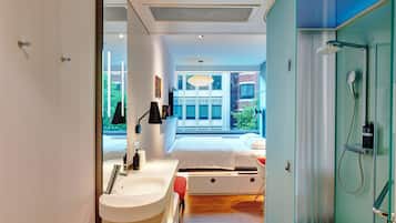 Phòng, 1 giường cỡ king | Bộ đồ giường cao cấp, nệm có lớp đệm bông, két bảo mật tại phòng