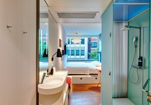 客房, 1 張特大雙人床 | 高級寢具、舒適加層、客房內保險箱、書桌