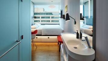 Habitación, 1 cama King size (High Floor) | Ropa de cama de alta calidad y camas con pillow-top