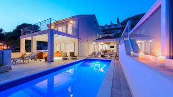 Sesongbasert utendørsbasseng