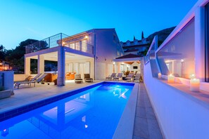 Piscine extérieure (ouverte en saison)