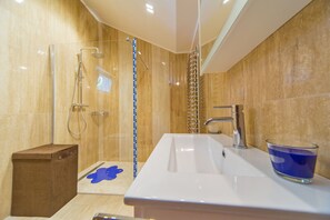 Family Villa | Bathroom | Hair dryer, towels, soap, toilet paper - Villa Mlini (Zupa dubrovacka)