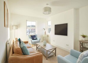 TV, offices - Host & Stay | Osborne House (Whitby)