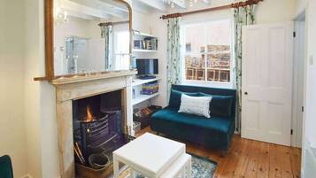 TV, fireplace, offices