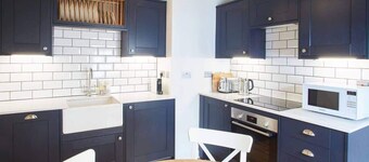 Host & Stay | Gun Gutter House