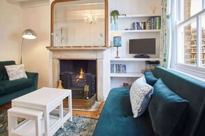 TV, fireplace, offices - Host & Stay | Gun Gutter House (Staithes)