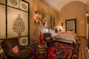 Junior kamer | Een minibar, een kluis op de kamer, individueel gedecoreerd