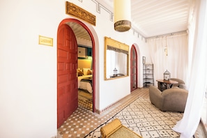 Deluxe Room | Minibar, in-room safe, individually decorated, individually furnished - Indian Palace Marrakech (Marrakech)
