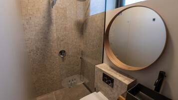 Cabin, 3 Bedrooms | Bathroom | Shower, hair dryer, towels, soap