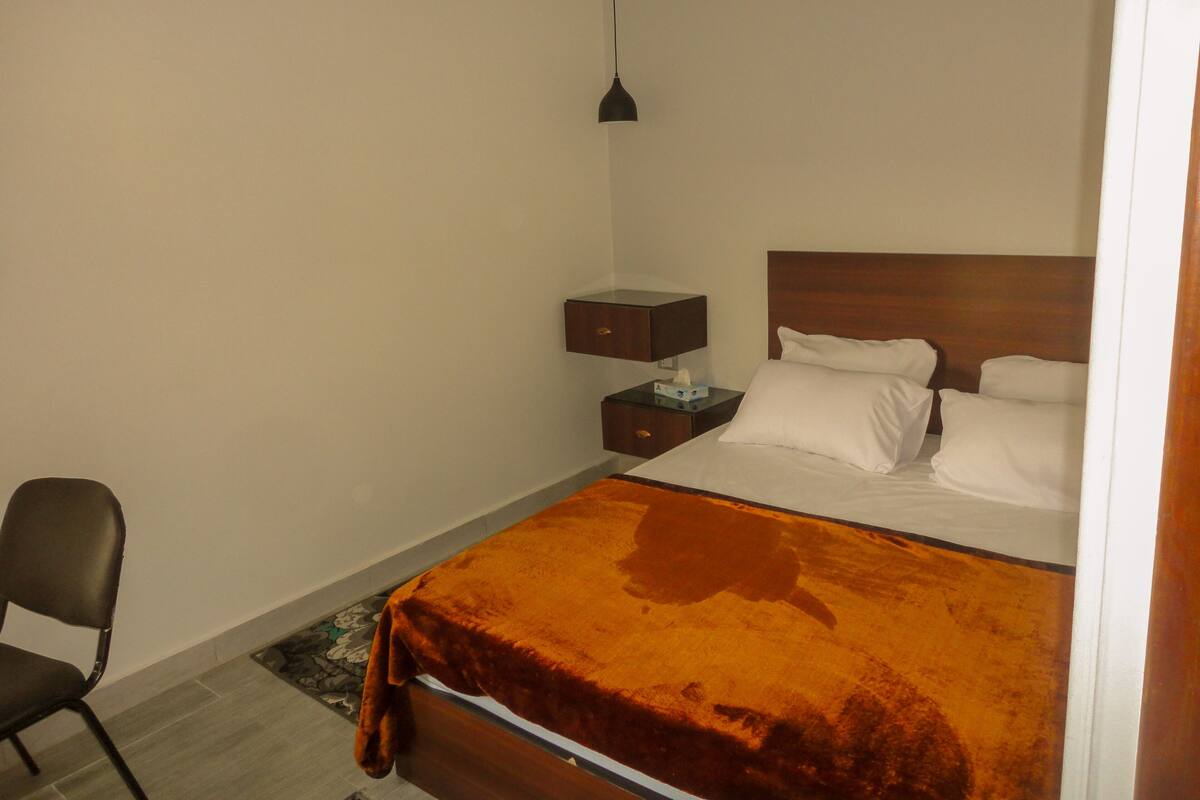 Deluxe Room | Individually decorated, individually furnished, blackout drapes