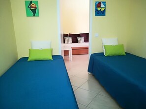 2 Schlafzimmer, Bügeleisen/Bügelbrett, Bettwäsche