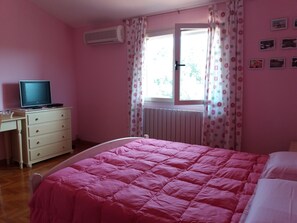 3 Schlafzimmer, Schreibtisch, kostenloses WLAN, Bettwäsche
