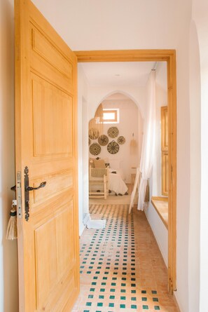 Standard Double or Twin Room, Non Smoking, Courtyard View | In-room safe, individually decorated, individually furnished - Riad Le Pèlerin (Marrakech)