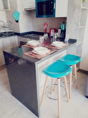 Apartamento estándar | Servicio de comidas en la habitación