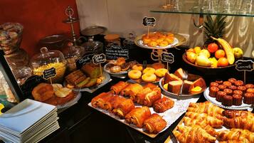 Buffet breakfast on weekdays (EUR 16 per person)