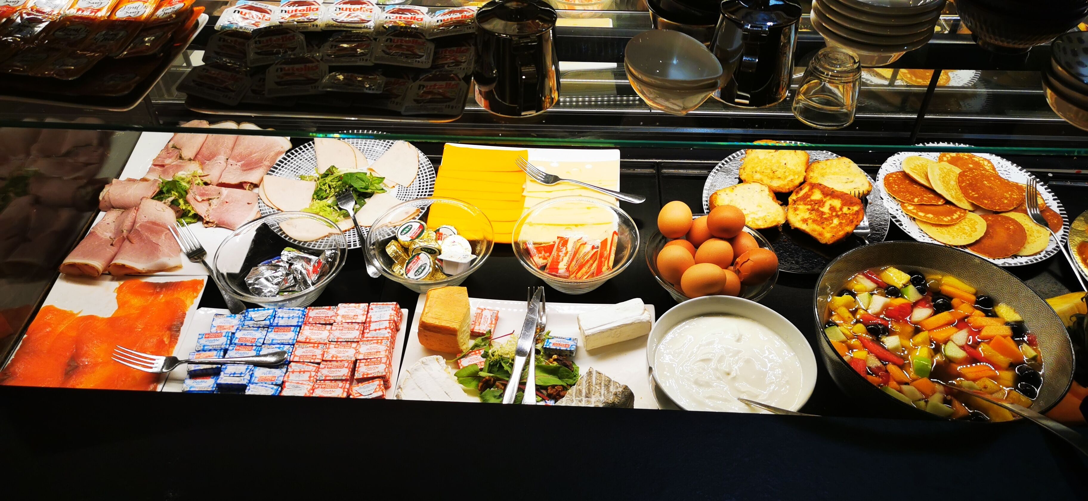 daily buffet breakfast (eur 16 per person)