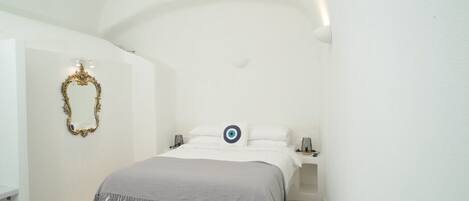 2 bedrooms, in-room safe, iron/ironing board, free WiFi