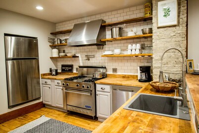 Entire House with a hot tub within a block to Frankenmuth's Main street.