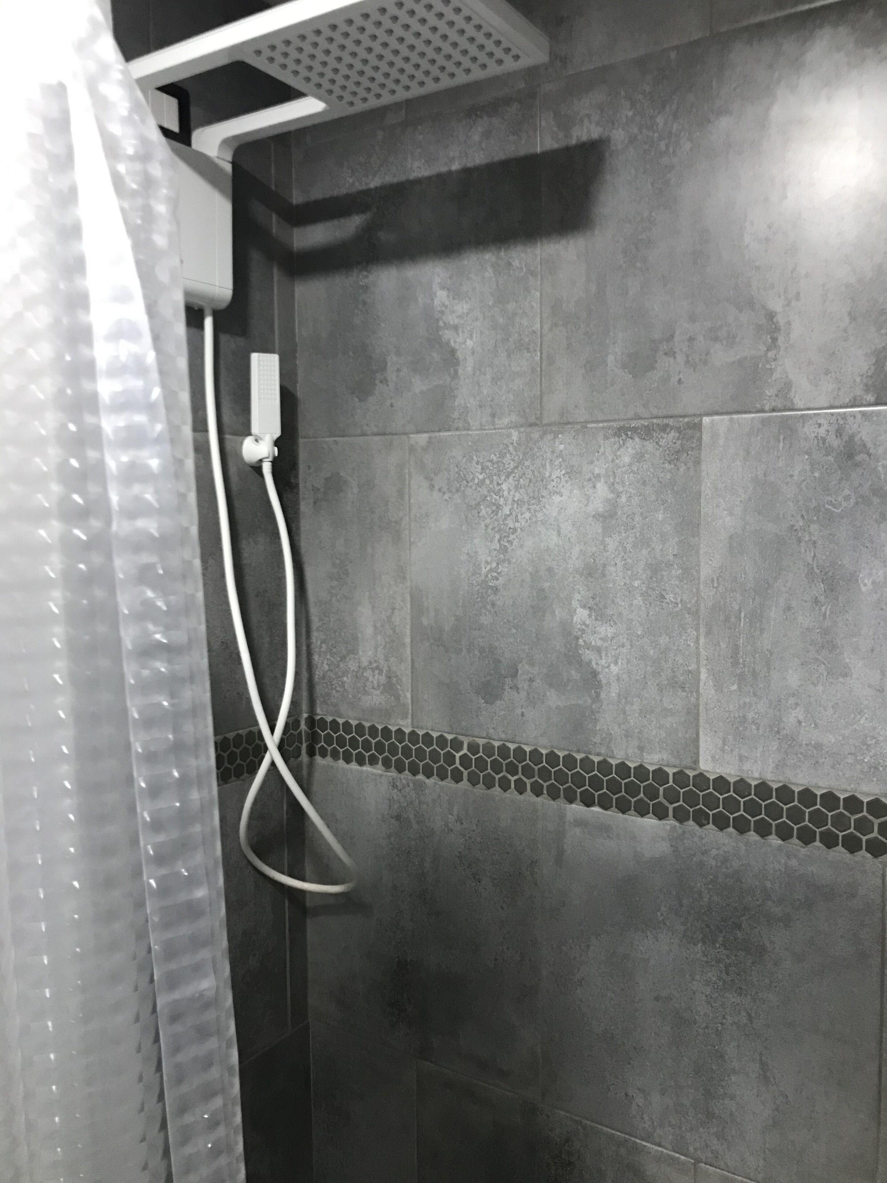 Ducha, toallas, jabón y champú