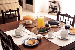 Free daily full breakfast