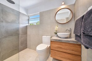 A modern bathroom with a toilet, sink, and shower. - Unique experience in the nature of Aruba #1 (Paradera)