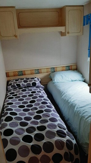 3 bedrooms, bed sheets