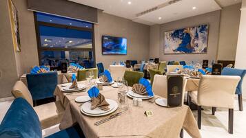 Breakfast, lunch, dinner served; local and international cuisine