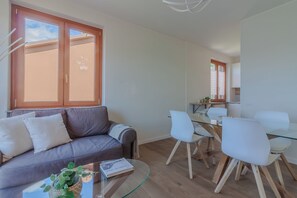 Apartment, 2 Bedrooms | Living area