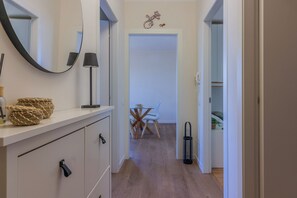 Apartment, 2 Schlafzimmer | Wohnbereich | Fernseher, DVD-Player