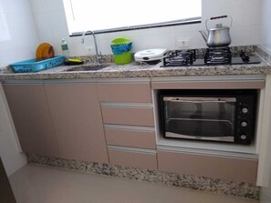 Fridge, oven, stovetop, electric kettle