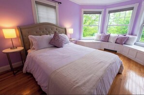 6 dormitorios, tabla de planchar con plancha, cuna de viaje