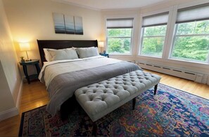 6 quartos, ferros/tábuas de passar roupa, berço de viagem