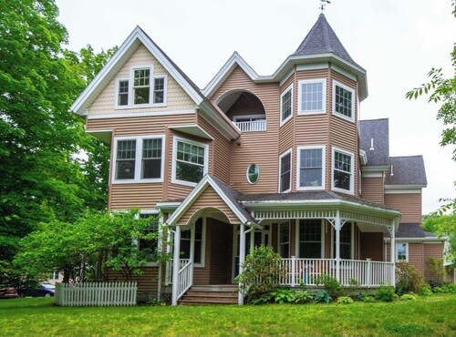Bar Harbor Beautiful Family Home: 1 minute to Bar Harbor and Acadia Nat’l Park