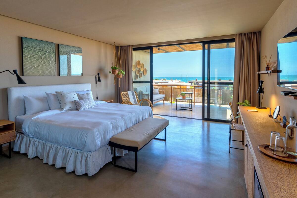 Luxury Studio | Premium bedding, Select Comfort beds, minibar, in-room safe