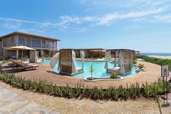 2 outdoor pools, sun loungers