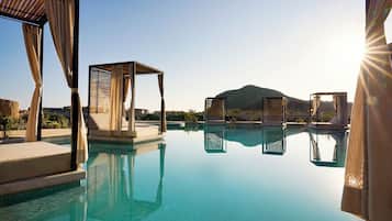2 outdoor pools, pool loungers