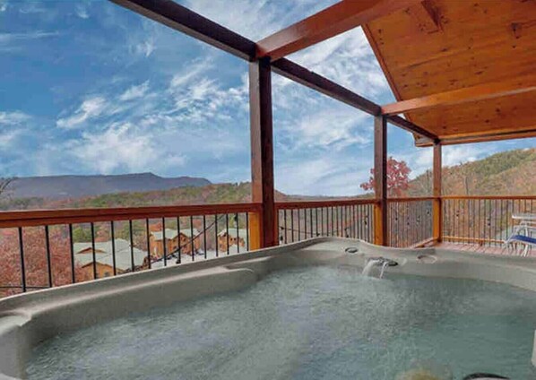 Outdoor spa tub