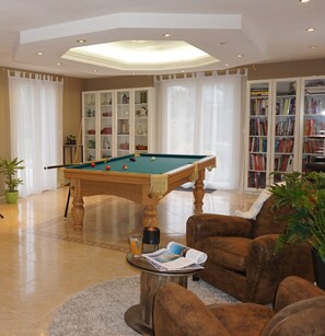 Lounge - Les Centauris (Pleguien)