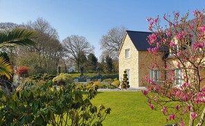 Front of property - Les Centauris (Pleguien)