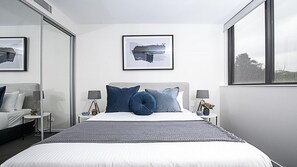 1 bedroom, desk, iron/ironing board, free WiFi - Luxurious One-bedroom apartment near Canberra's CBD (Campbell)