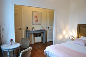8 bedrooms, iron/ironing board, WiFi