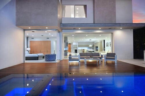 Luxury VERY LUCKY MANSION in the best part of Los Angeles
