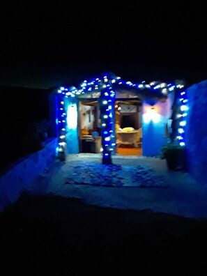 Front of property – evening/night - Gîte Fourest Tagroumt (Azrou)