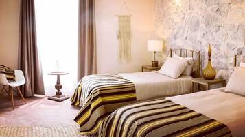 Quarto júnior | Camas Select Comfort, cofres nos quartos, individualmente mobiliados