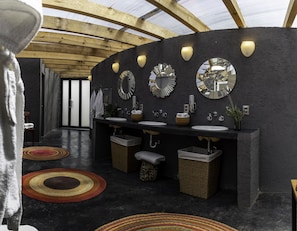 A modern bathroom with two sinks, large mirrors, and a ceiling with wooden beams. - Casa Maria Campiña (Jilotepec)