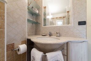 Apartment, 1 Bedroom | Bathroom | Shower, free toiletries, hair dryer, bidet - HouSmart  Falegnami 7 (Bologna)