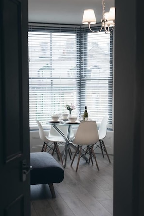 Hartington Apartment 1 | In-room dining