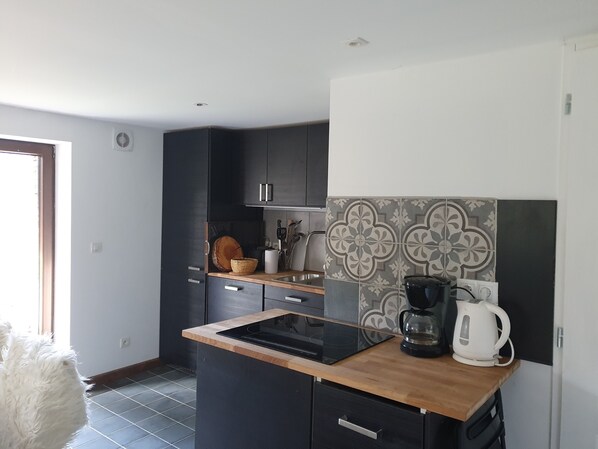 Refrigerador, microondas, horno, placa de cocina