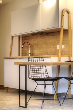 Luxury-Apartment | Eigene Kochnische | Kühlschrank, Mikrowelle, Herdplatte, Wasserkocher