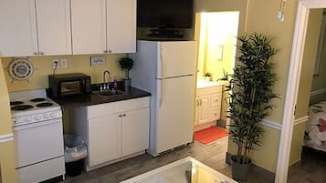Suite Deluxe, 1 cama Queen size y sofá cama | Cocina privada | Refrigerador y microondas